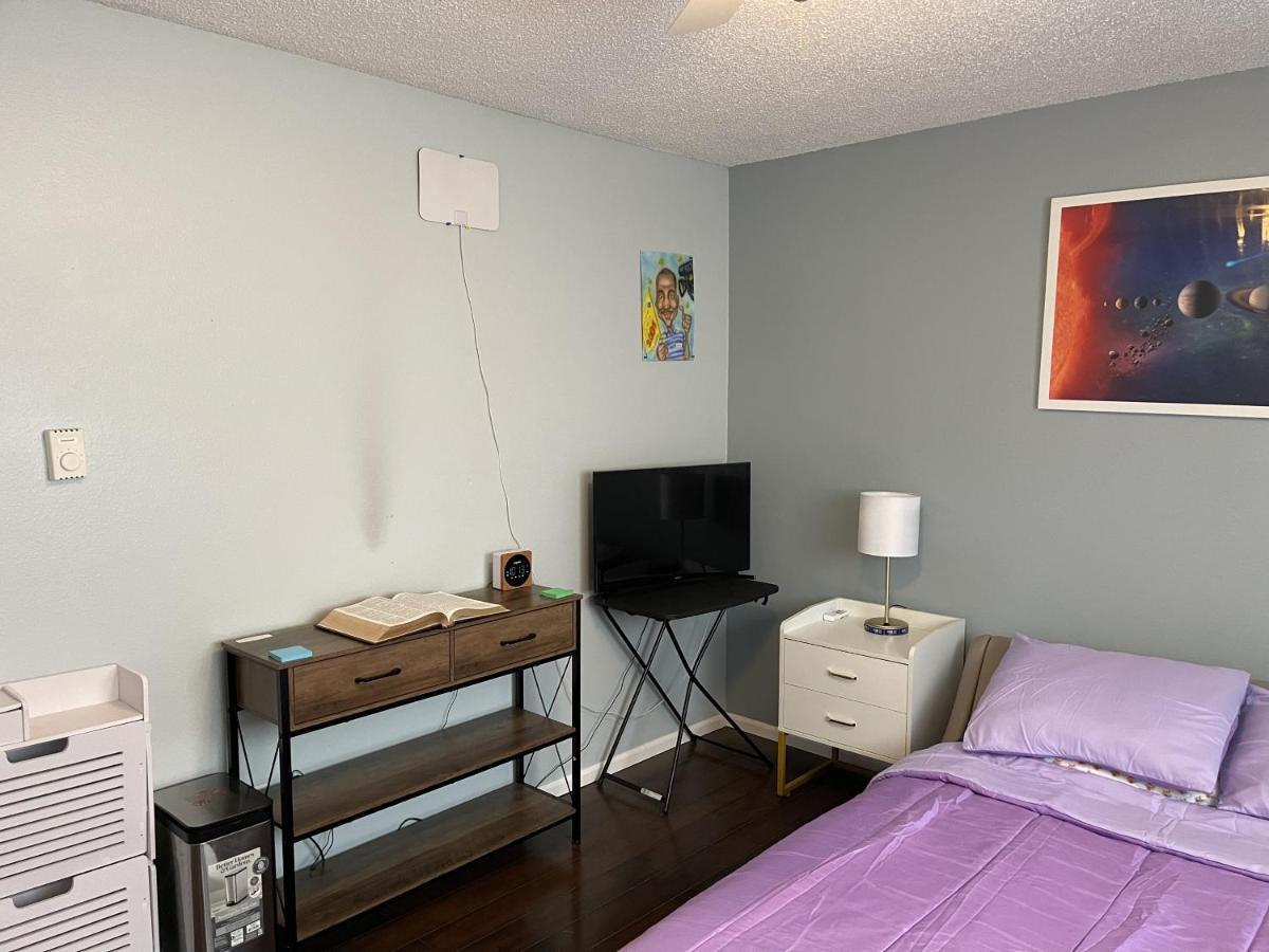 Shared Space With Private Room In Beautiful Lakefront Apartment Federal Way Exterior foto
